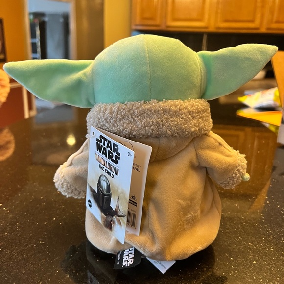 Star Wars ‘Baby Yoda’ Plush Toy - Picture 2 of 4